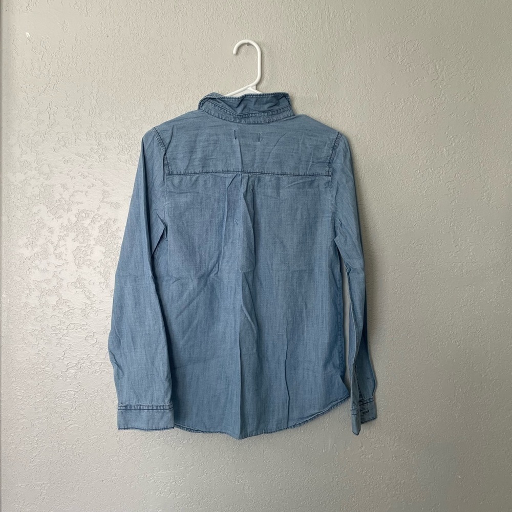 Old navy women’s denim style button down top - Picture 2 of 3
